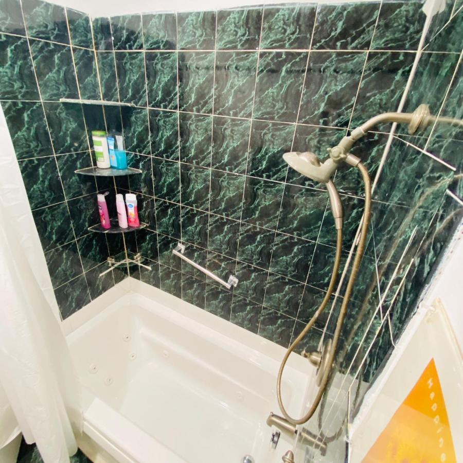 Room With Jacuzzi, Massage Seat, And Parking Space, The Best Choices!! Норт Берген Екстериор снимка